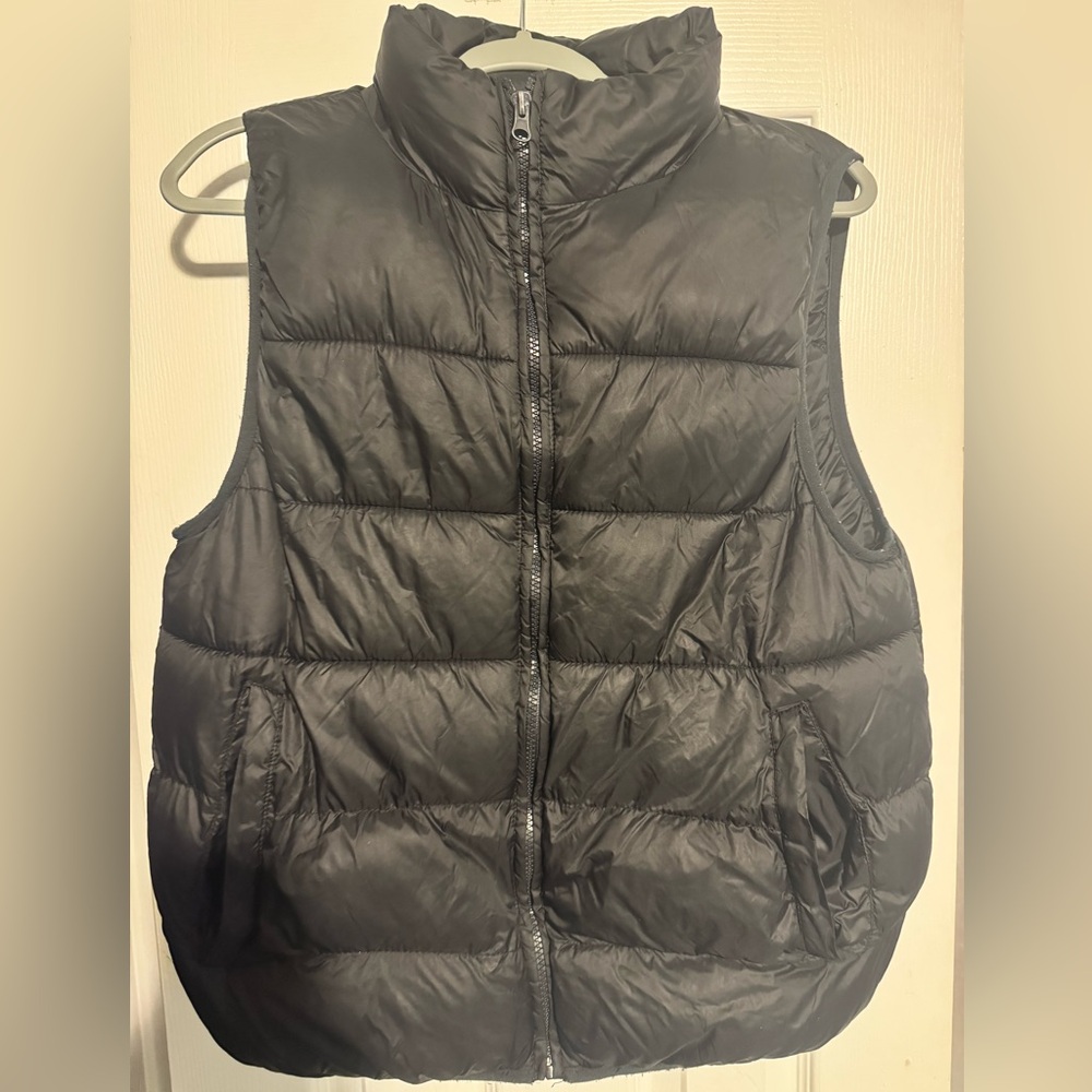 Black puffer vest